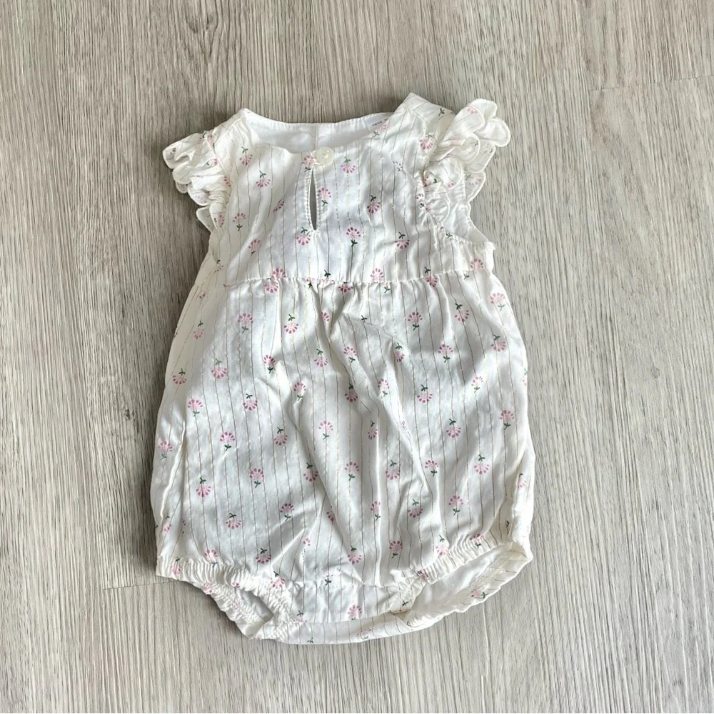 NWOT- Set of 2 Carter’s Newborn Outfits